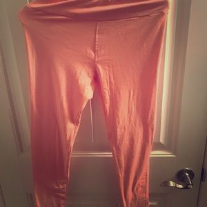 Lula Roe peach leggings
